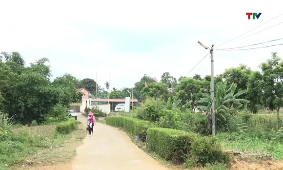 Người dân đồng thuận hiến đất mở đường xây dựng nông thôn mới