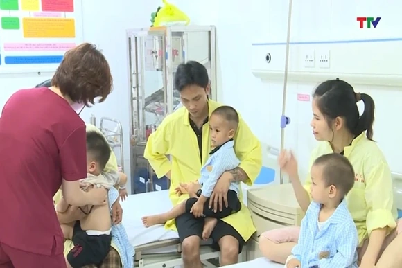 Trẻ em dưới 6 tuổi được khám miễn phí ít nhất mỗi năm một lần