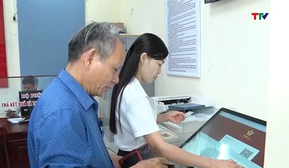 Phường Đào Duy Từ nâng cao chất lượng giải quyết thủ tục hành chính cho người dân và doanh nghiệp