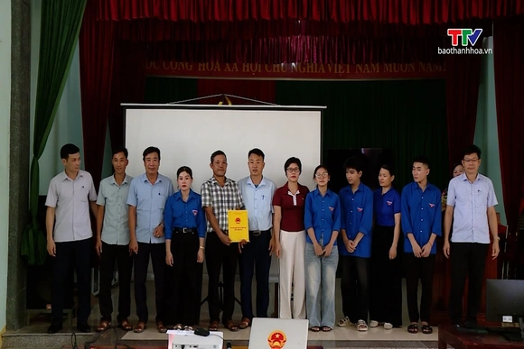 Xã Định Hòa ra mắt mô hình giải quyết thủ tục hành chính tại các thôn mới sau sắp xếp