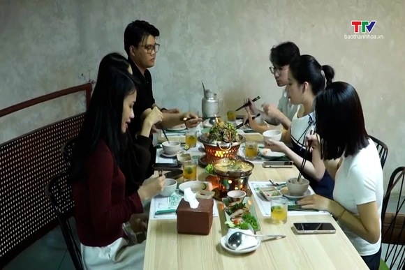 Chạm vị Thái Lan giữa lòng phố