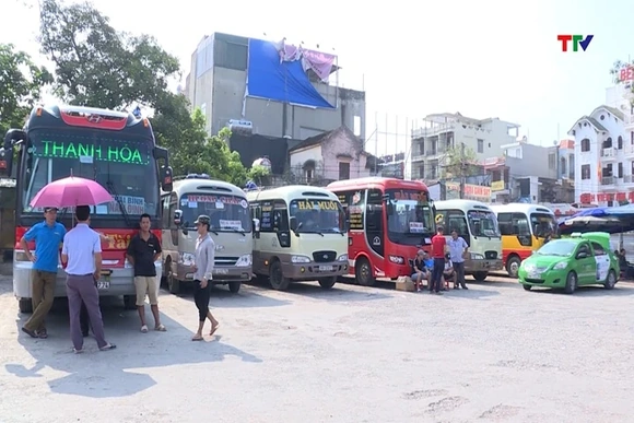 Từ 10/8, xe hợp đồng “trá hình” sẽ bị thu hồi giấy phép kinh doanh