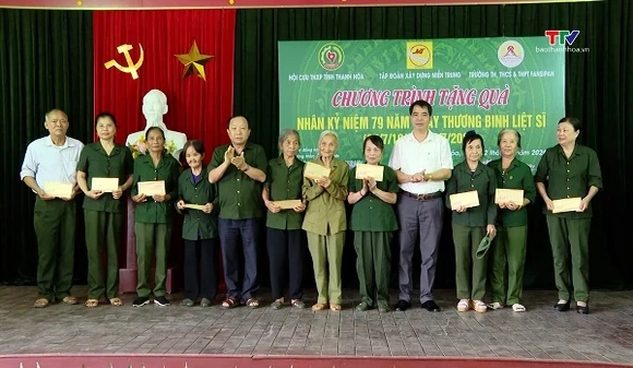 Trao 116 suất quà cho các cựu Thanh niên xung phong