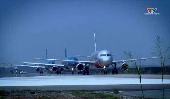 Giá vé máy bay “hạ nhiệt” giữa cao điểm hè