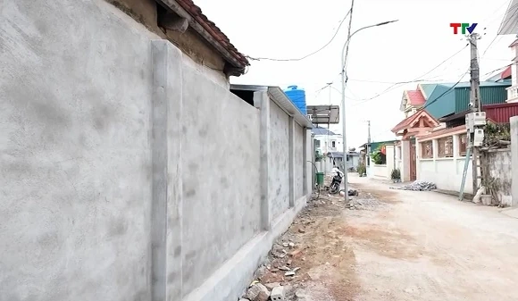 Người dân đồng lòng hiến đất mở đường