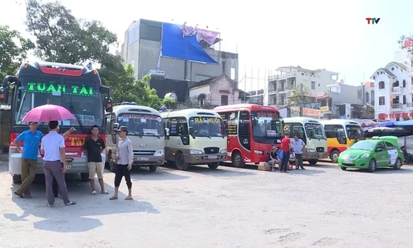 Từ 10/8, xe hợp đồng “trá hình” sẽ bị thu hồi giấy phép kinh doanh