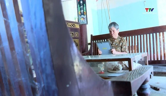 Hơn 50 năm nhớ con bằng kí ức