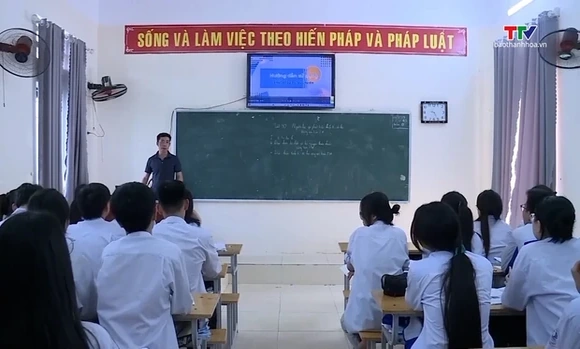 Bộ Giáo dục và Đào tạo lý giải việc tiếp tục duy trì kỳ thi tốt nghiệp THPT