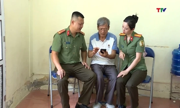 Miễn, giảm lệ phí nhiều dịch vụ công cho người dân sử dụng VNeID