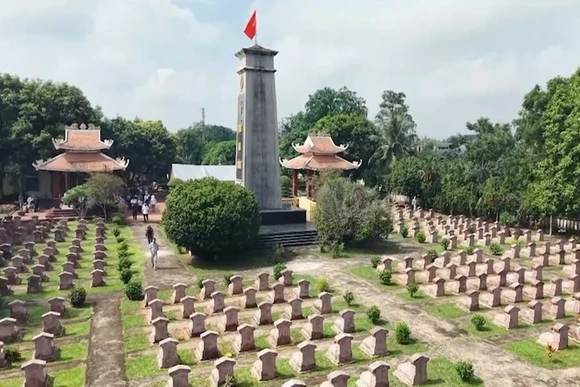 Gọi tên những người nằm lại sau chiến tranh