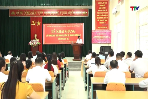 Xã Mường Lát khai giảng lớp Trung cấp lý luận chính trị