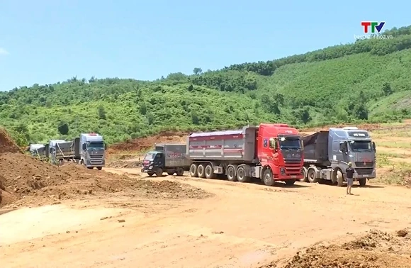 Dừng xe tải trọng lớn lưu thông qua cầu 13 tấn