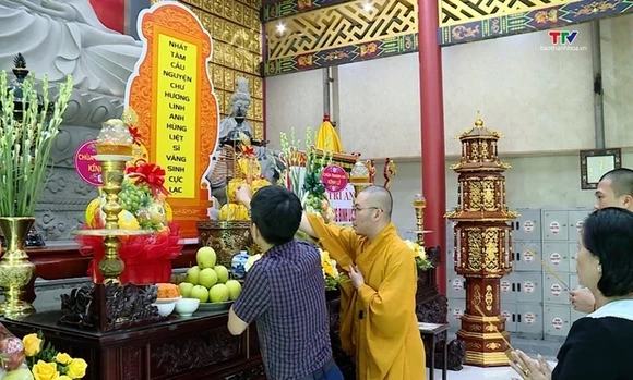 Ấm áp lễ cầu siêu và tri ân người có công tại chùa Thanh Hà