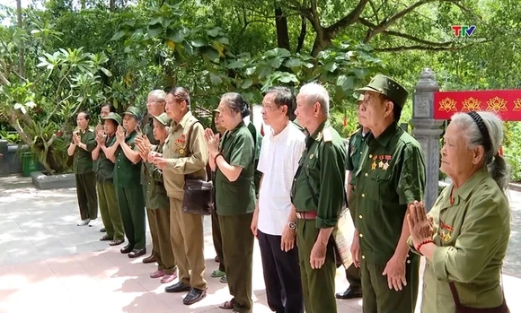 Tháng Bảy trên đất lửa Anh hùng
