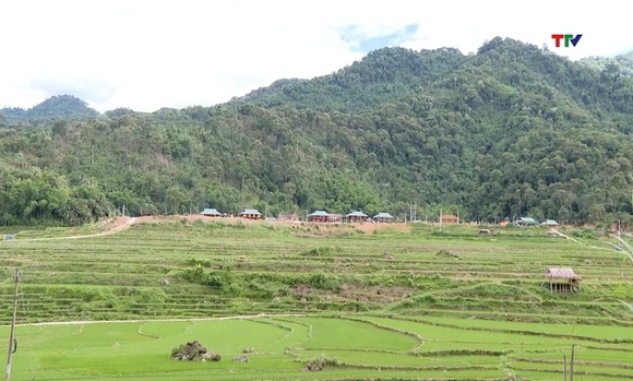 An cư trên đồi Pom Dụng