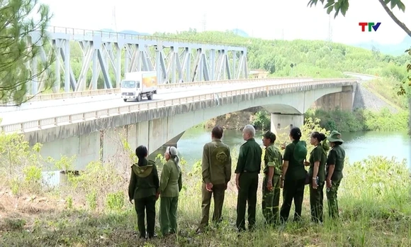 Cựu thanh niên xung phong N237 Thanh Hoá tri ân các anh hùng liệt sĩ ở chiến trường xưa