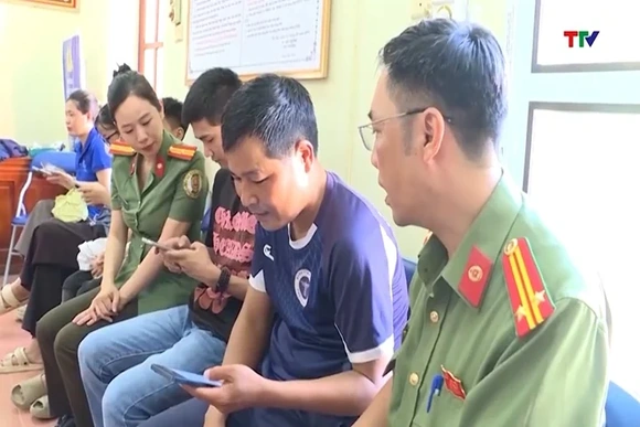 Miễn, giảm lệ phí nhiều dịch vụ công cho người dân sử dụng VNeID