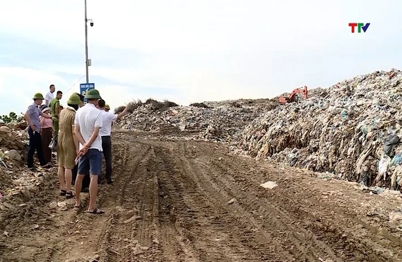 Từ ngày 03/8, dừng tiếp nhận rác mới và tập trung xử lý tình trạng ô nhiễm tại bãi rác Trung Sơn, phường Sầm Sơn