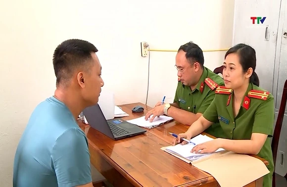 Công an xã Hợp Tiến bắt giữ 4 đối tượng mua bán, vận chuyển trái phép linh kiện súng