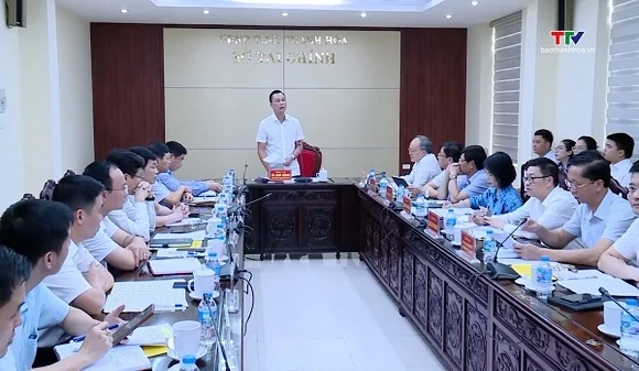 Chủ tịch UBND tỉnh Tô Anh Dũng làm việc với Sở Tài chính