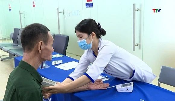 Khám sức khỏe, tiêm vắc xin cúm miễn phí cho người có công