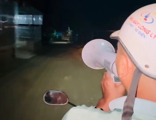 Tiếng loa đi trước, lòng dân theo sau