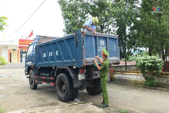 Công an xã Tượng Lĩnh ký cam kết đối với các chủ xe ô tải dưới 15 tấn