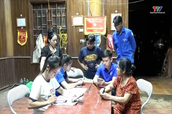 “Mùa hè số cùng VNeID” tại các thôn bản Mường lát
