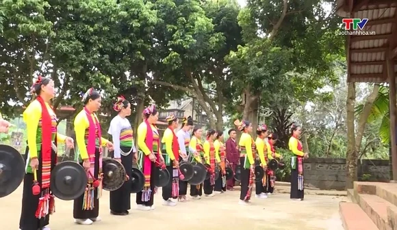 Lên non nghe tiếng đại ngàn