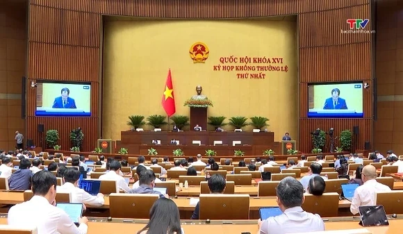 Quốc hội thảo luận về các dự án luật