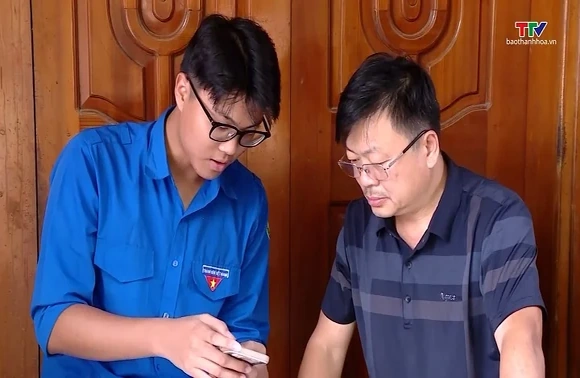 “Mùa hè số cùng VNeID” tại các thôn bản Mường lát