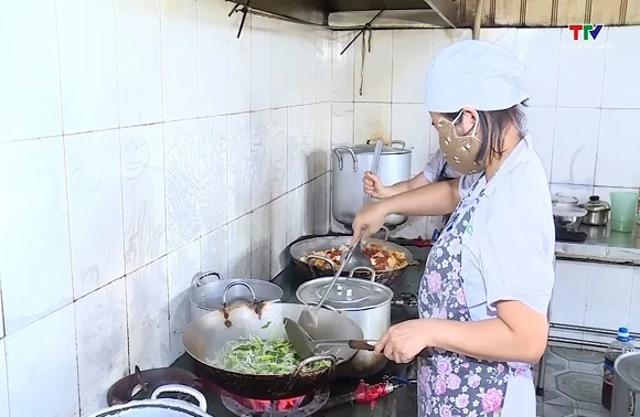 Đảm bảo an toàn thực phẩm tại bếp ăn công nhân