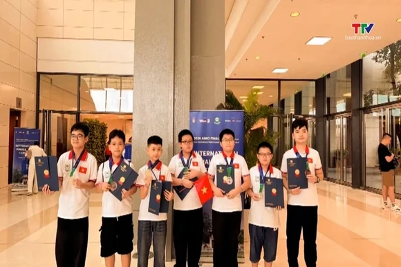 Cậu học trò xứ Thanh vượt bệnh giành Huy chương Bạc AIMO 2026