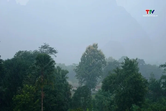 Cảnh báo dông, lốc, sét, mưa đá và mưa lớn cục bộ tại Thanh Hóa