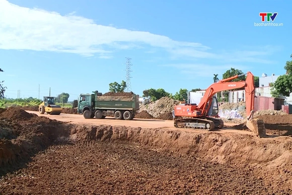 Tăng tốc bù đắp tiến độ sau những ngày thời tiết mưa kéo dài