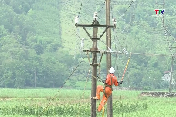 Chủ động bảo đảm an toàn lưới điện mùa mưa bão