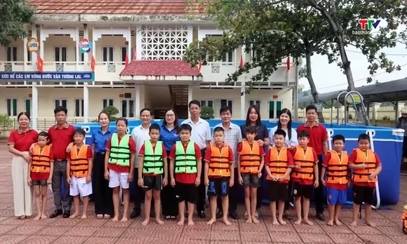 Khai mạc lớp dạy bơi cho thiếu nhi