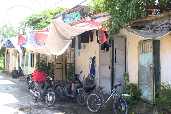 Sống “tạm”