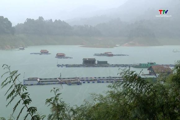 Kiểm tra hoạt động đường thủy trên lòng hồ Cửa Đạt