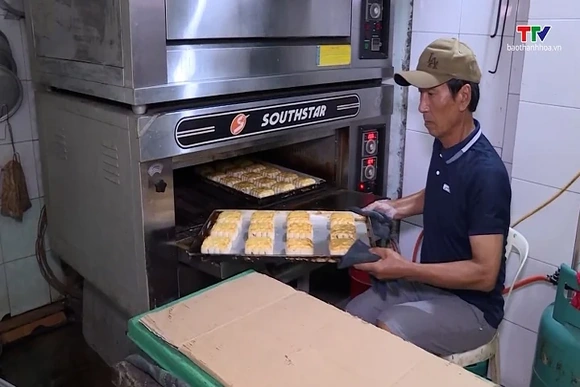 Giữ lửa nghề làm bánh trung thu truyền thống