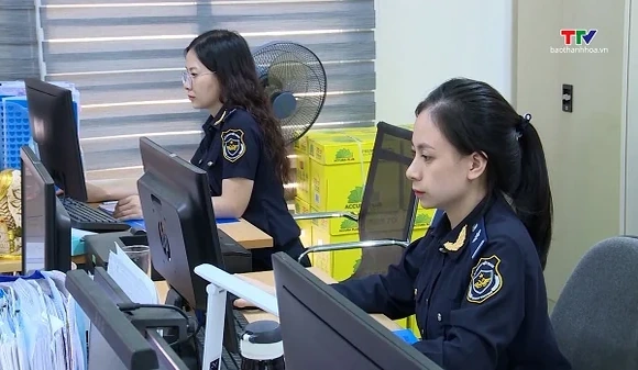 Hàng hóa thương mại điện tử xuất nhập khẩu phải làm thủ tục hải quan