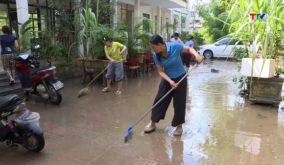 Khẩn trương xử lý môi trường sau mưa