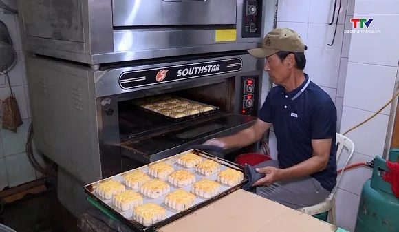 Giữ lửa nghề làm bánh trung thu truyền thống