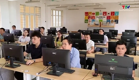 Bồi dưỡng nâng cao năng lực công nghệ thông tin cho cán bộ cơ sở