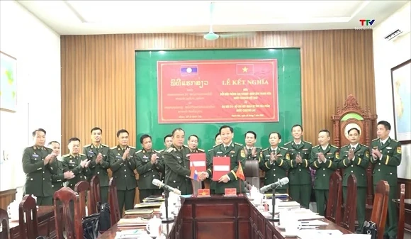 Đồn Biên phòng Tam Chung và Đại đội 214 Bộ Chỉ huy Quân sự tỉnh Hủa Phăn Lào, tổ chức lễ ký kết nghĩa