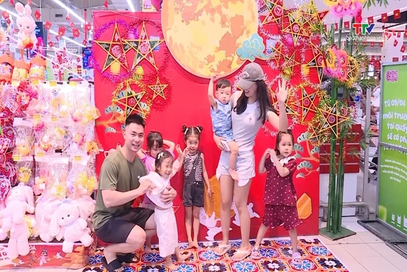 Không khí vui chơi mua sắm sôi động dịp lễ Quốc khánh