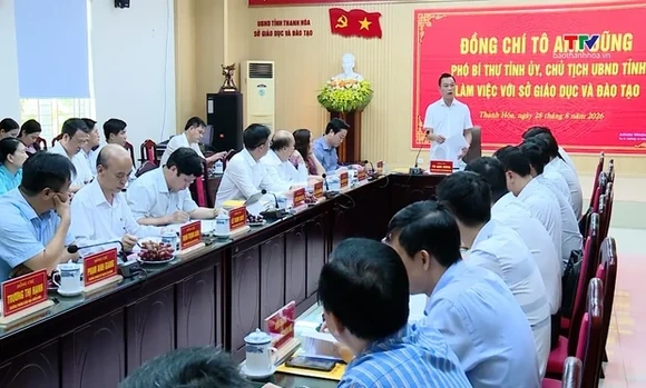 Chủ tịch UBND tỉnh Tô Anh Dũng làm việc với Sở Giáo dục và Đào tạo