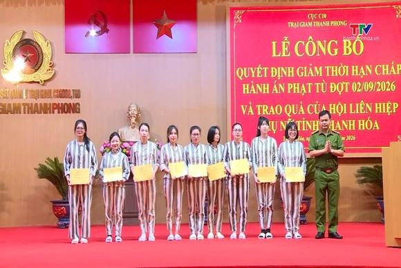 Hội Liên hiệp phụ nữ tỉnh tặng quà cho nữ phạm nhân Trại giam Thanh Phong