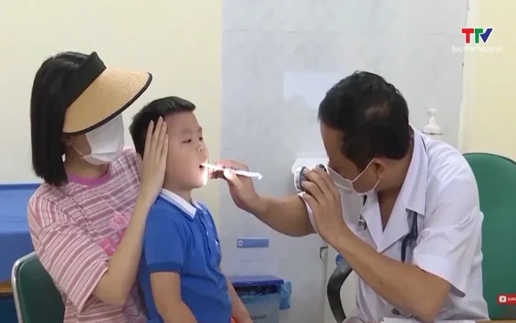 Trẻ mầm non và học sinh phổ thông được kiểm tra sức khỏe đầu năm học