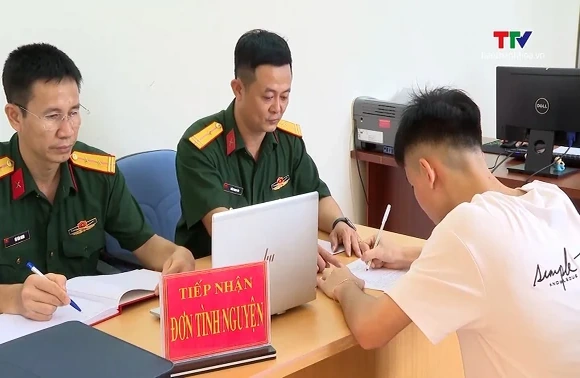Từ những lá đơn tình nguyện